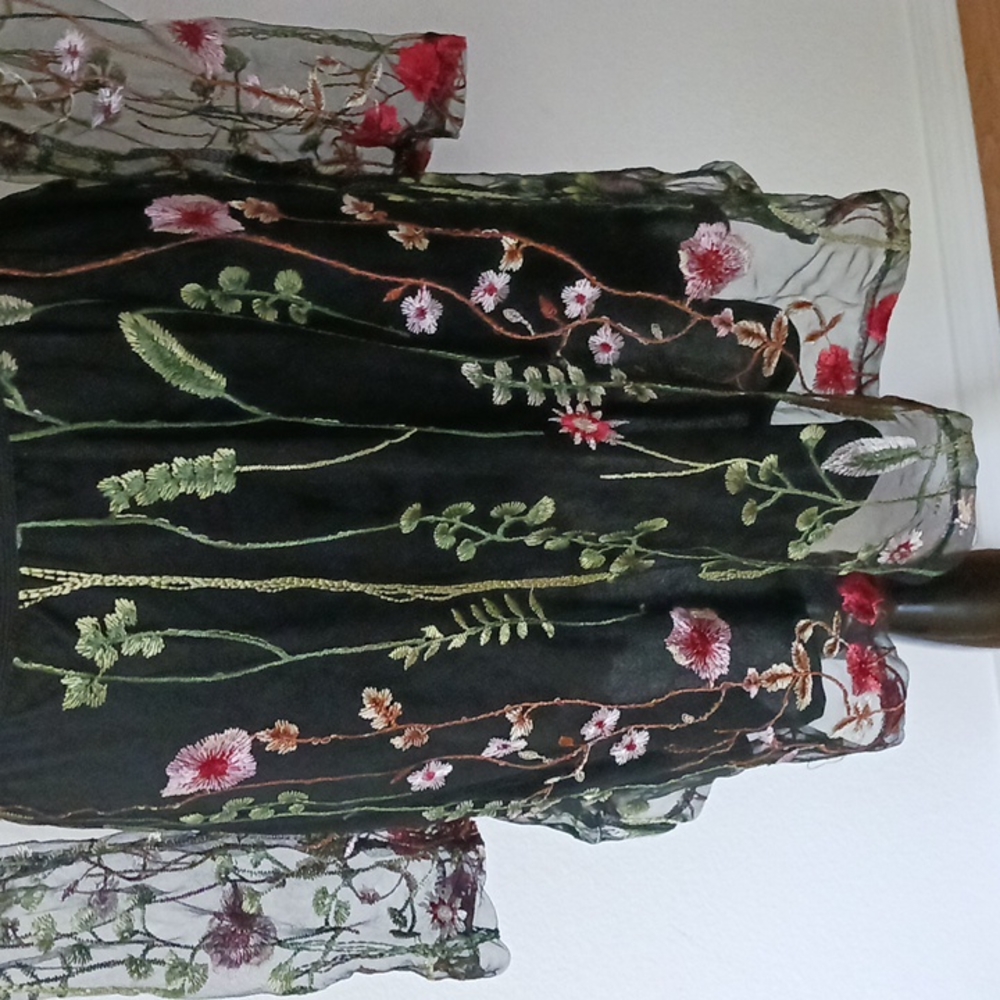 Embroidered tulle dress w flowers - Picture 7 of 11